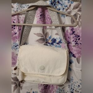 Kipling Brooklyn Go Crossbody NWOT, WHITE, SUMMER TRAVEL BAG